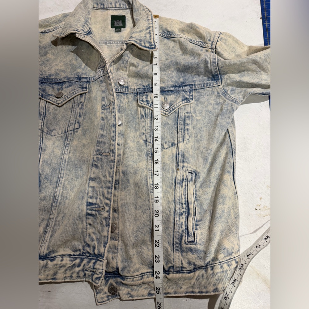 Wild Fable Acid Wash Loose Fit Woman's size Medium Jean Jacket - Picture 4 of 5